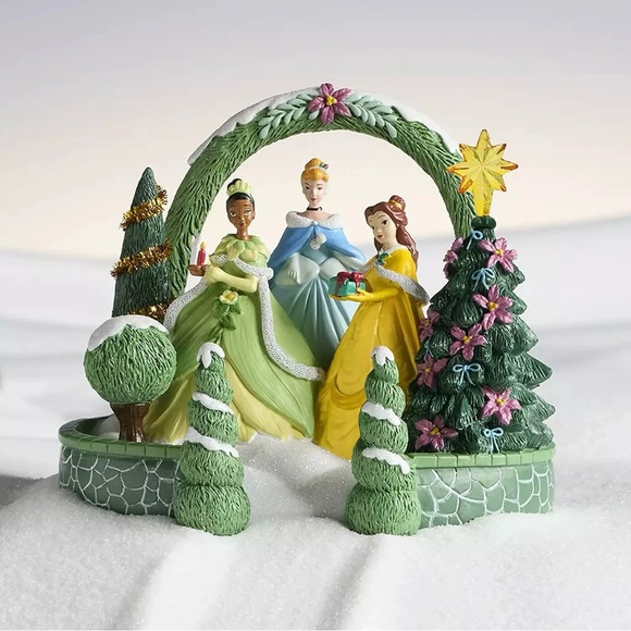NEW Disney Princesses Topiary Village Accessory Table Decor St. Nicholas Square - Picture 1 of 6